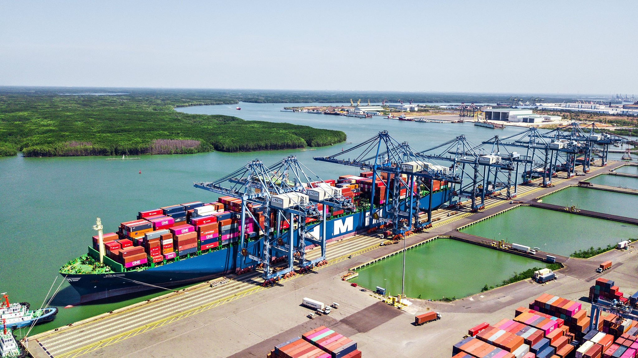 TCIT WELCOMES HUYNDAI PRIDE - HMM BIGGEST CONTAINER VESSEL TO EVER CALL VIETNAM